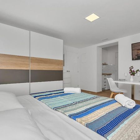 Guesthouse Lara Makarska Esterno foto