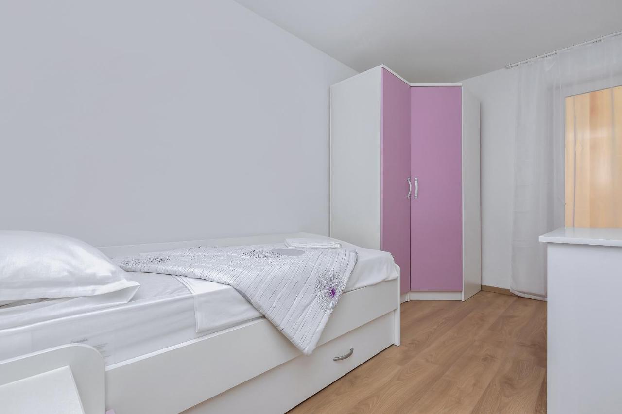 Guesthouse Lara Makarska Esterno foto