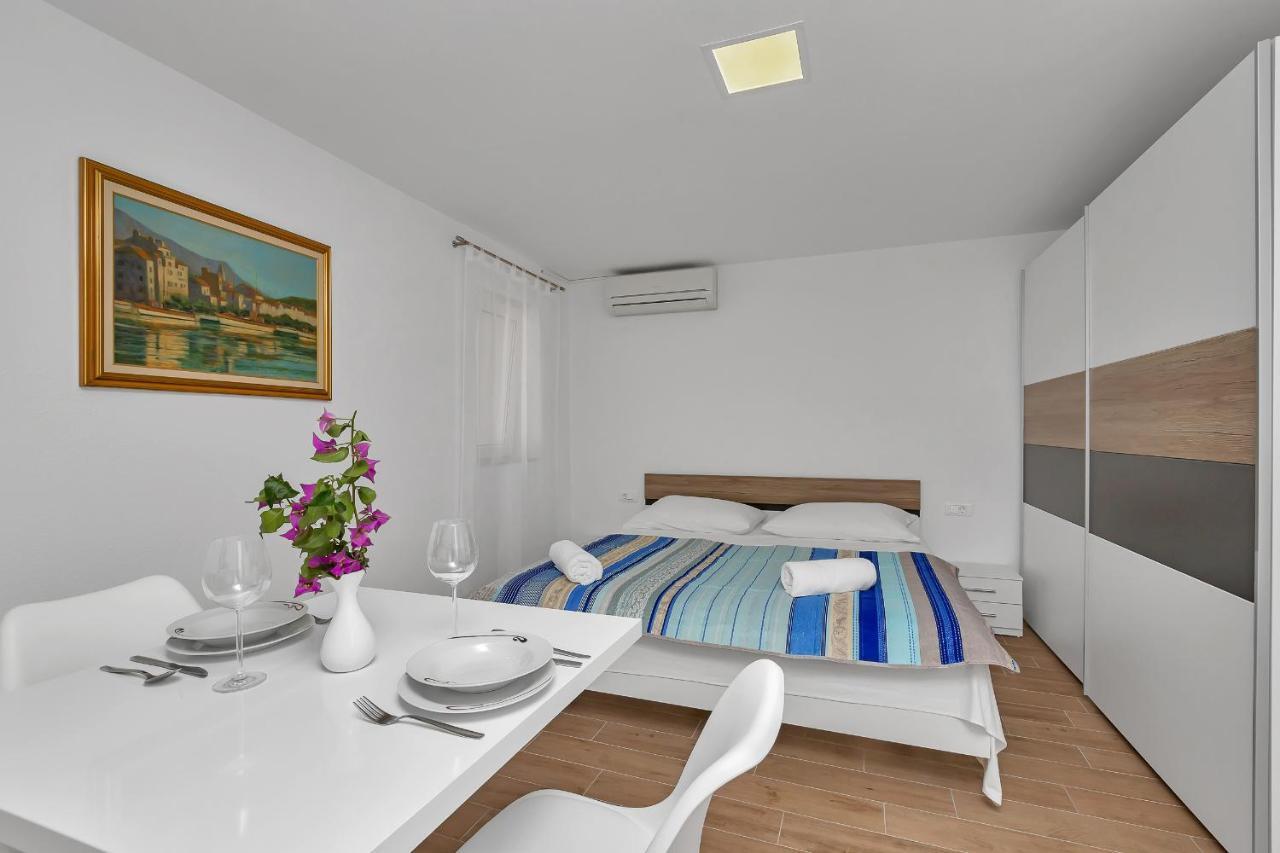 Guesthouse Lara Makarska Esterno foto