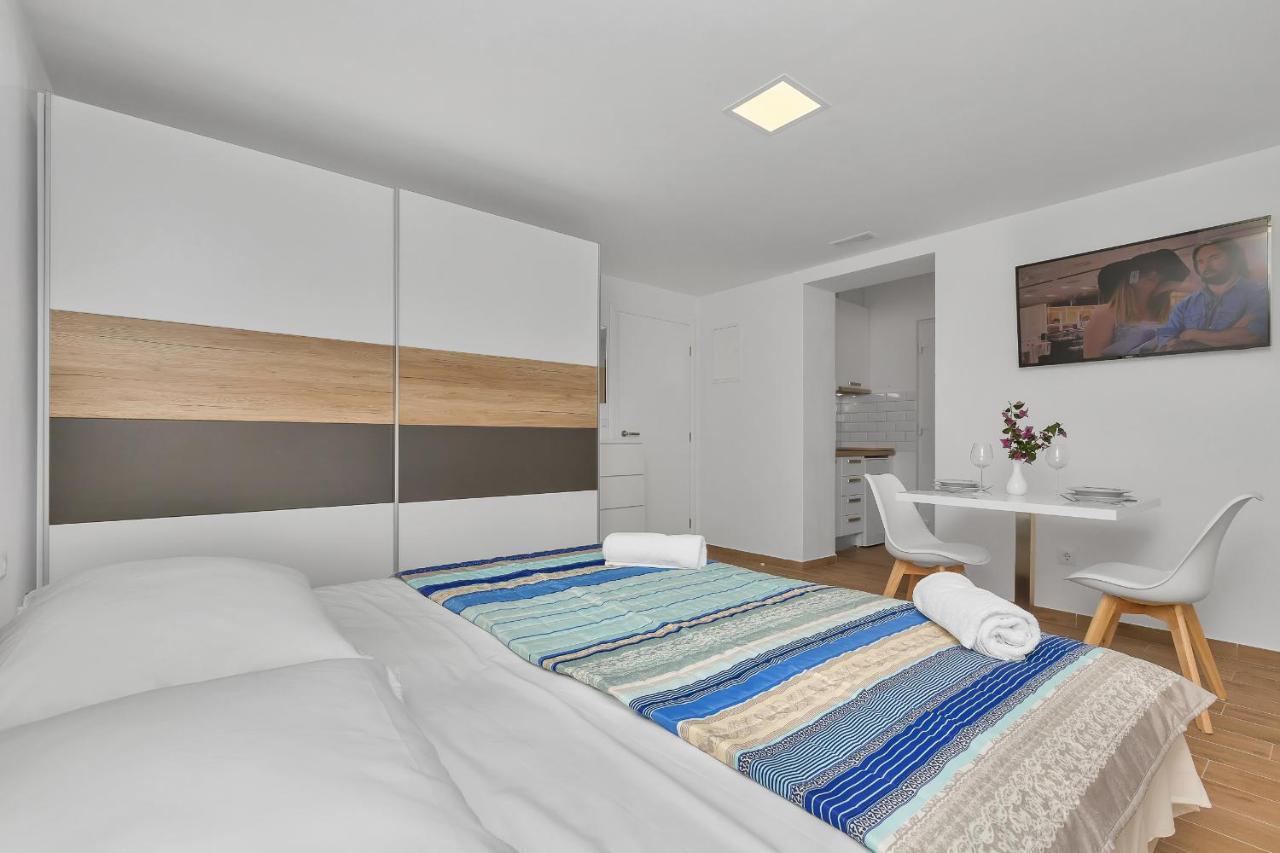 Guesthouse Lara Makarska Esterno foto