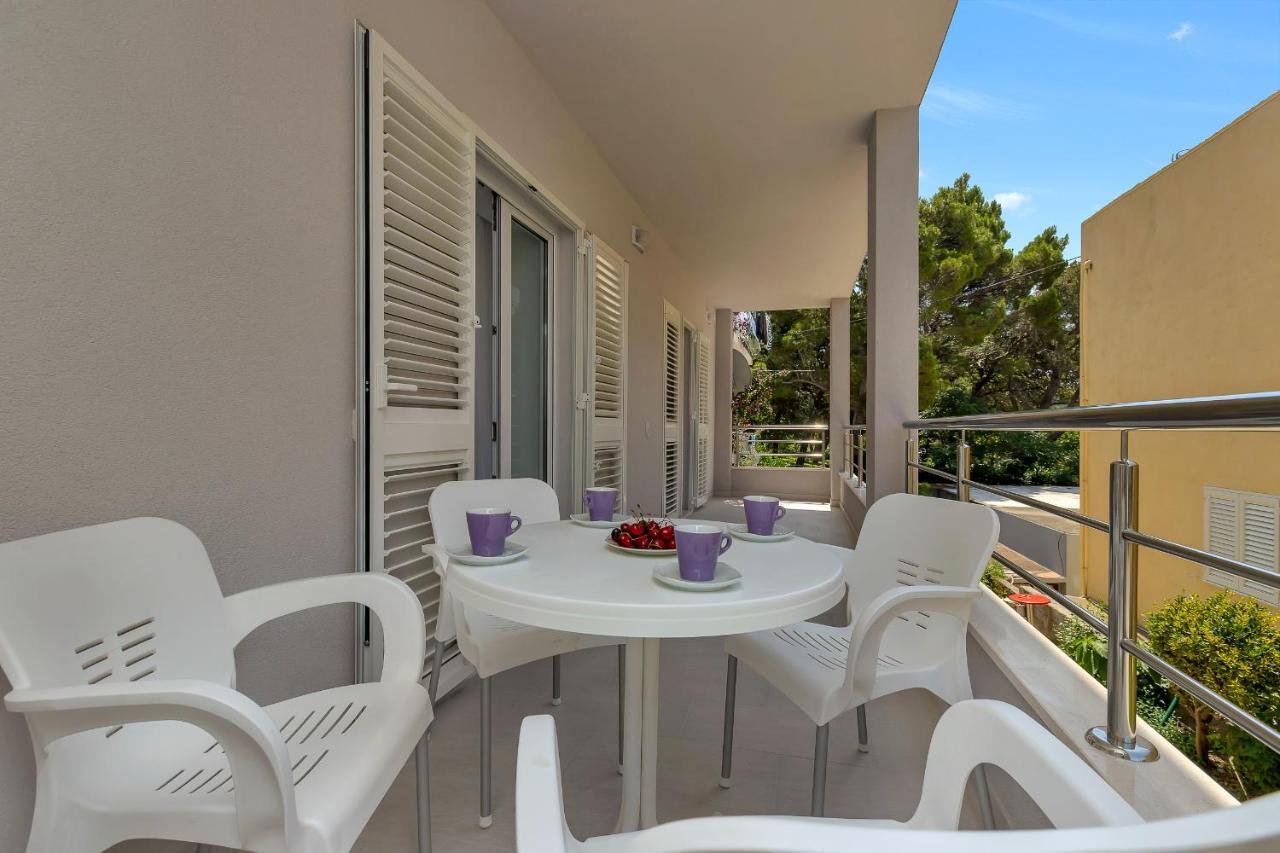 Guesthouse Lara Makarska Esterno foto