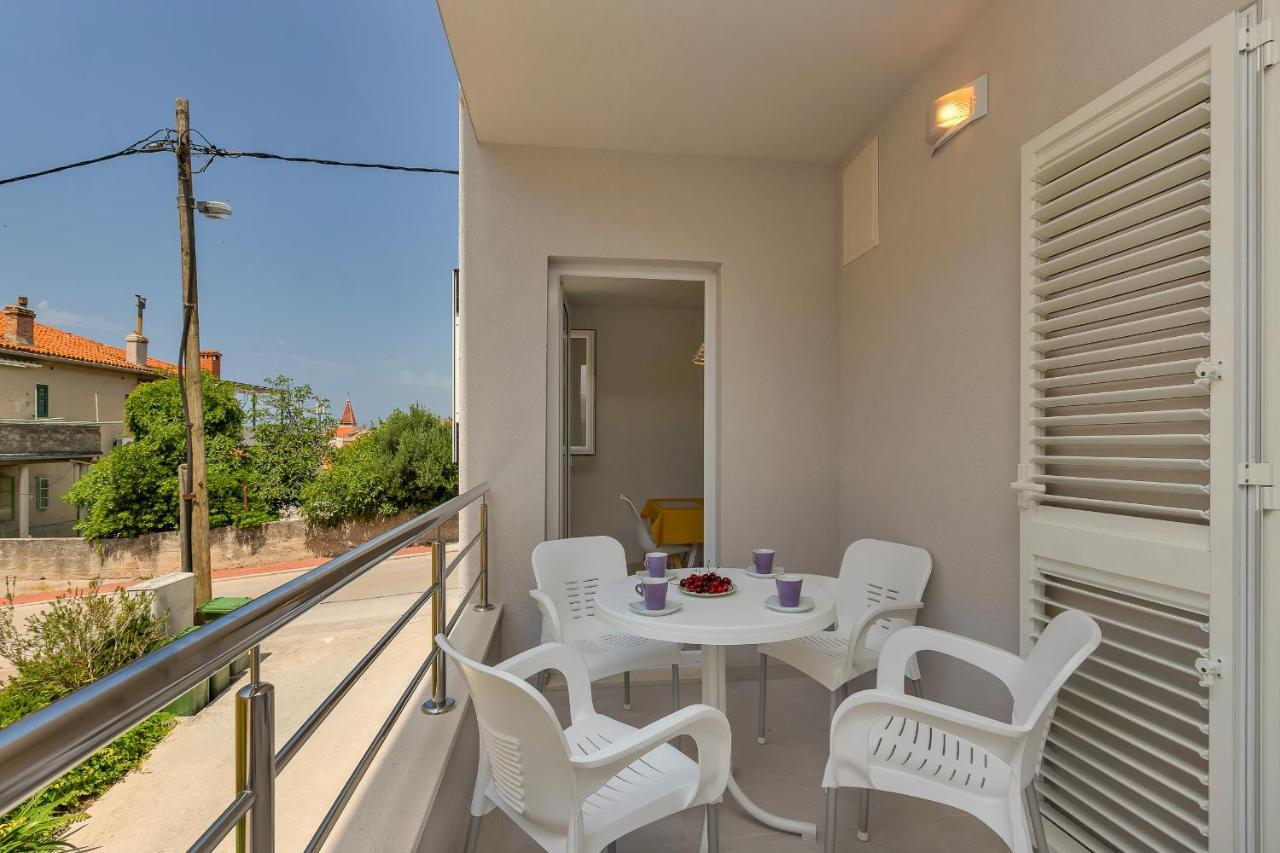 Guesthouse Lara Makarska Esterno foto